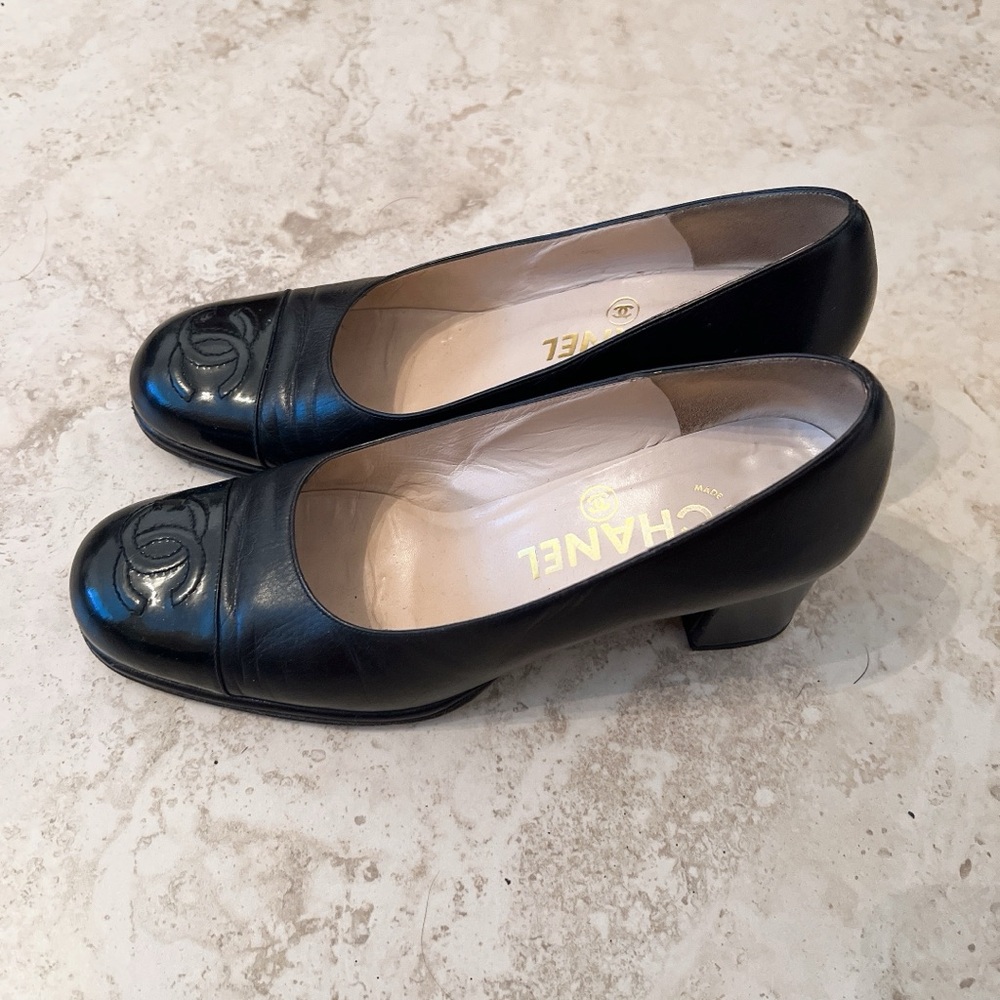 Vintage CHANEL heels - Picture 2 of 4